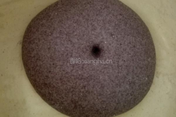 小猪豆沙包的做法图解3