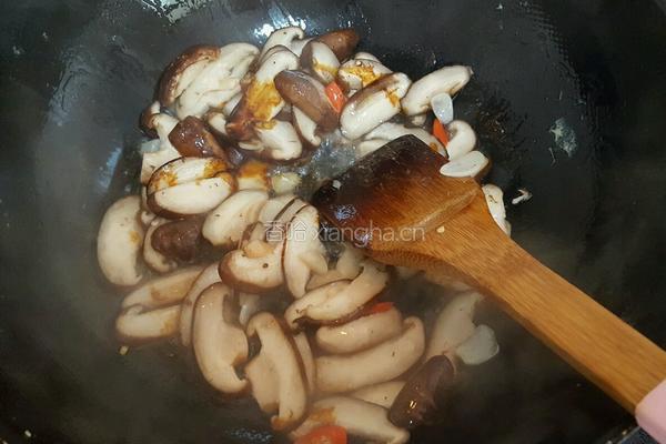 蒜香烧菌菇的做法图解4