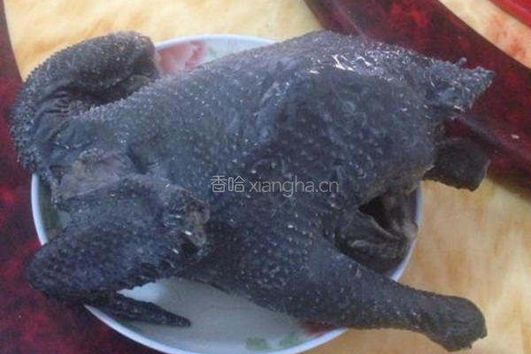 乌鸡蒸冬菇的做法图解1