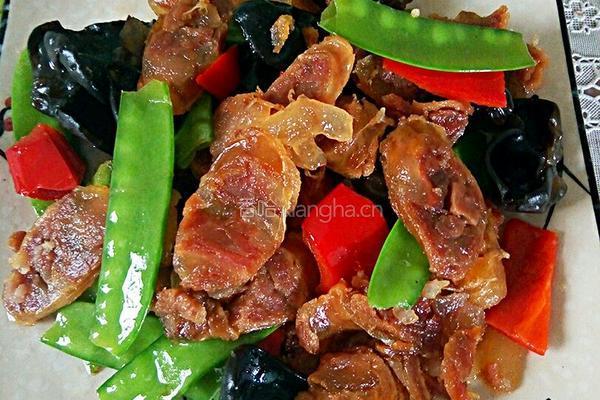 荷兰豆炒腊肠的做法图解4