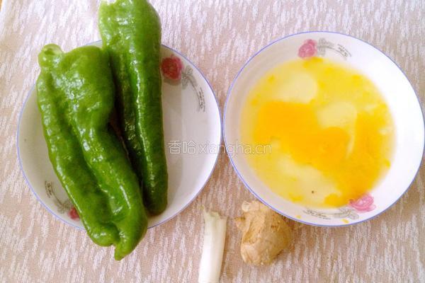 青椒炒鸡蛋的做法图解1