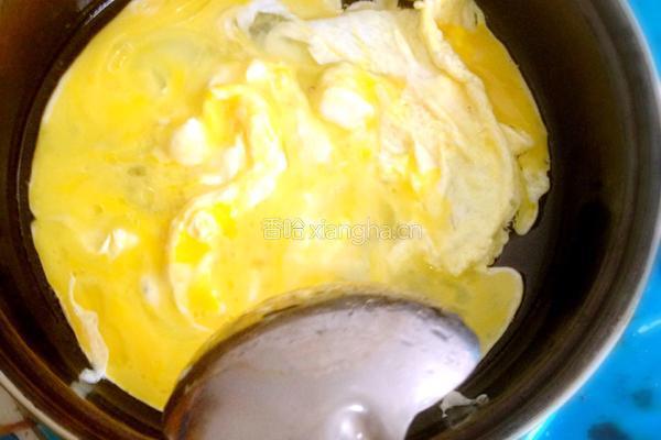 青椒炒鸡蛋的做法图解3