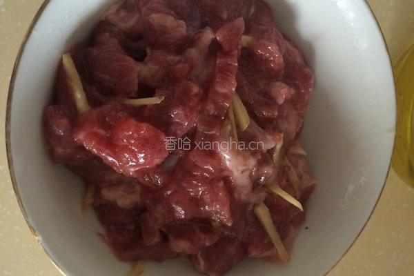 牛肉炒马铃薯丝。的做法图解1