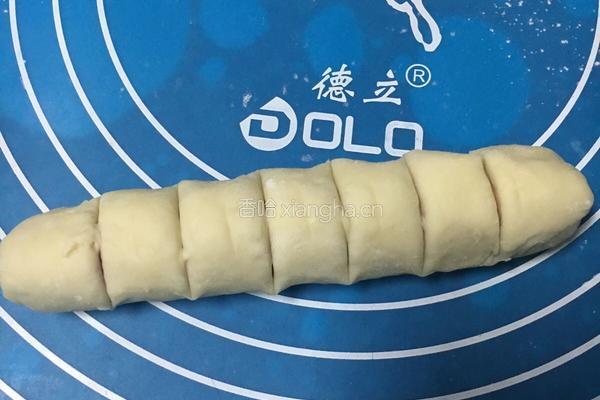 火腿花卷与红枣花卷的做法图解6