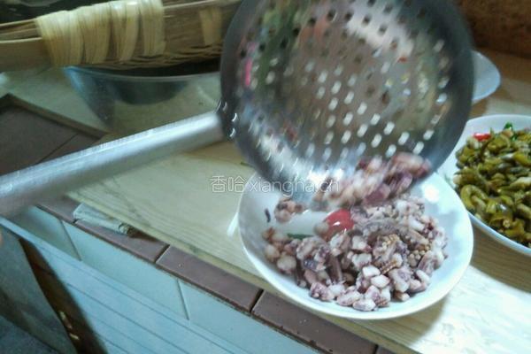 麻辣鱿鱼块的做法图解5
