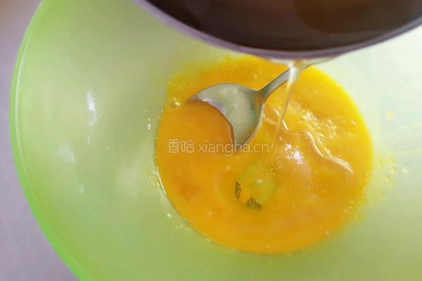 戚风蛋糕的做法图解4