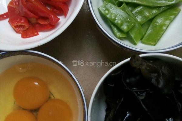 木耳炒鸡蛋的做法图解1