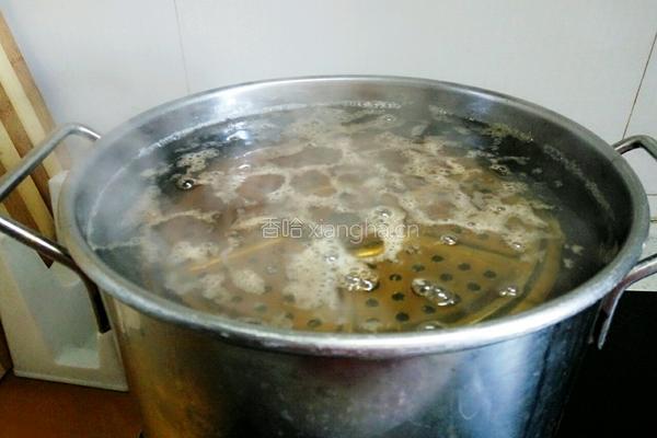 包粽子(蛋黄肉粽)的做法图解17
