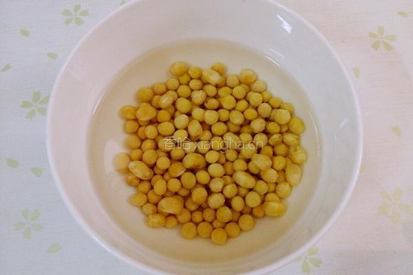 排骨苦瓜黄豆汤的做法图解2