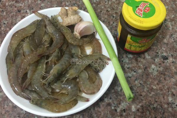 豆酱炒虾的做法图解1