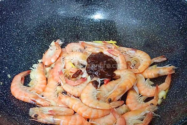 豆酱炒虾的做法图解7