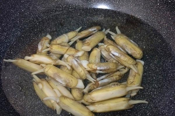酸笋炒海蛏的做法图解2
