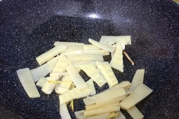 酸笋炒海蛏的做法图解5