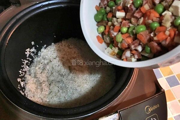 五彩焖饭的做法图解3