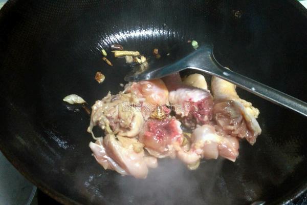 土豆炖鸡腿的做法图解3
