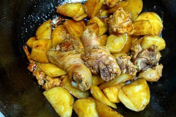 土豆炖鸡腿的做法图解5