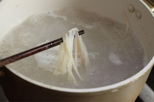 酸辣捞汁荞麦米粉的做法图解5