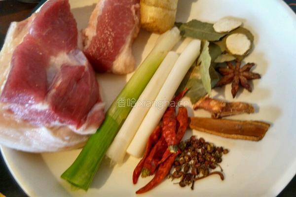 少油沙锅红烧肉的做法图解1