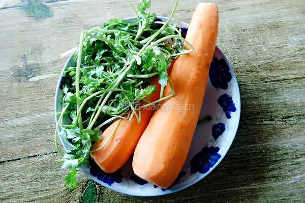 炒胡萝卜丝的做法图解1