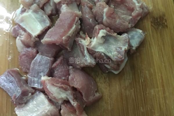 橙汁排骨的做法图解1