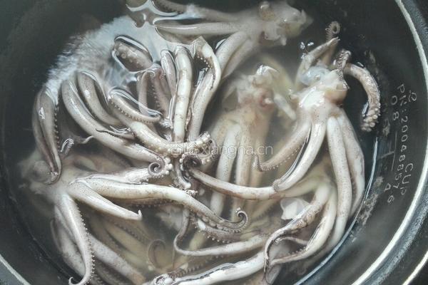 酱香鱿鱼须的做法图解2