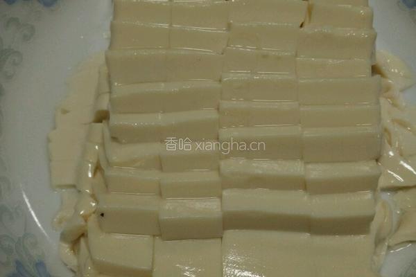 皮蛋豆腐的做法图解1