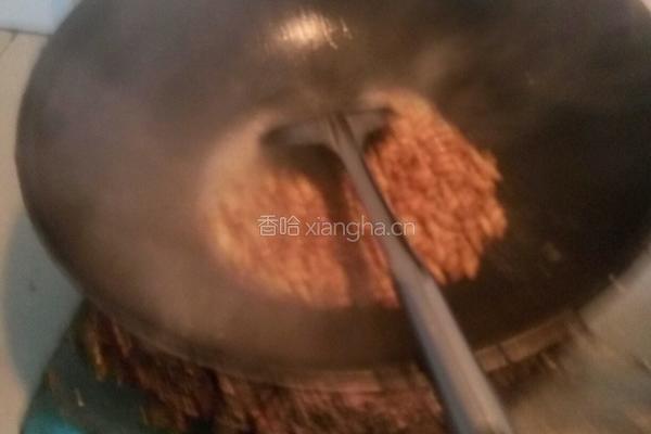 ﻿﻿﻿﻿﻿﻿﻿﻿﻿﻿﻿﻿﻿﻿﻿﻿﻿﻿﻿﻿﻿﻿油爆蚕蛹的做法图解4