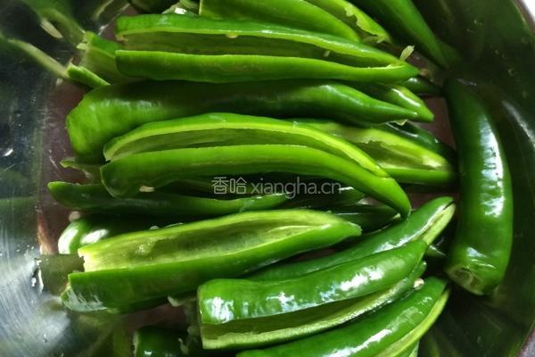 瘦肉酿辣椒的做法图解1