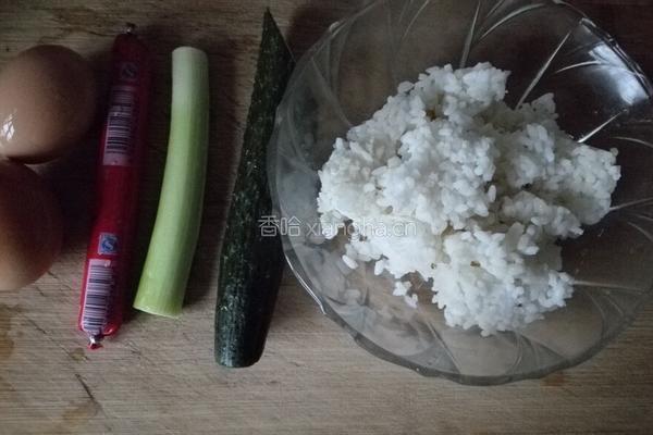 米饭鸡蛋饼的做法图解1