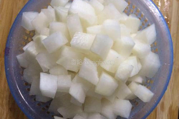 豉香萝卜丁的做法图解1