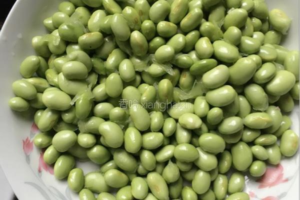 毛豆炒臭豆腐的做法图解2