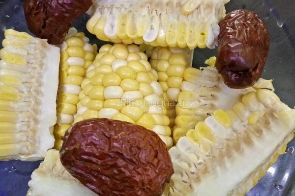 茶树菇玉米排骨汤的做法图解3