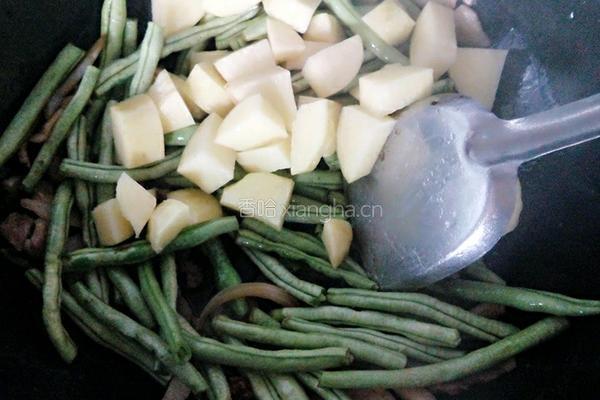 土豆豆角炒肉的做法图解6