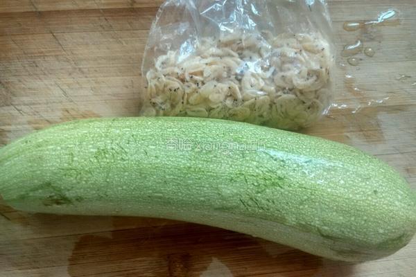 西葫芦虾皮鸡蛋煎饼的做法图解1