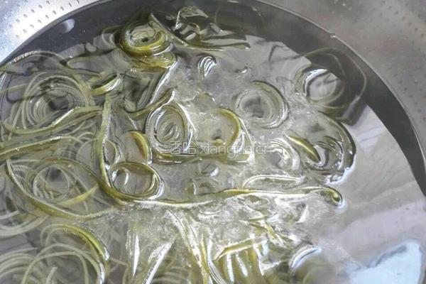 凉拌海带丝的做法图解5