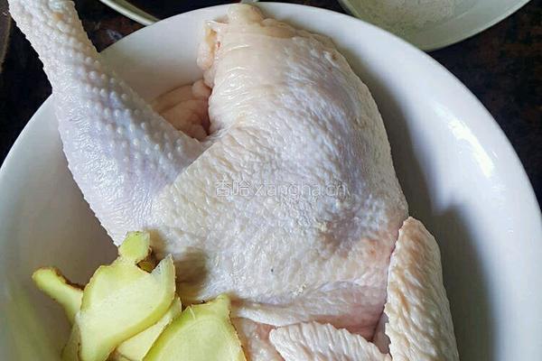 电饭锅沙姜焗鸡的做法图解1