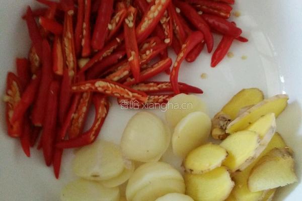 黄豆炒鸭肉的做法图解1