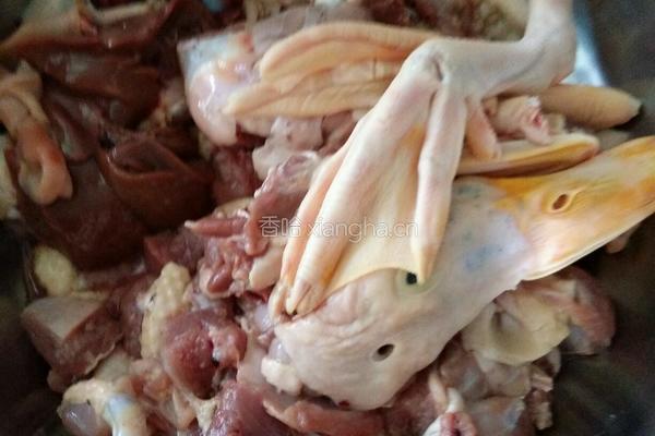 黄豆炒鸭肉的做法图解2