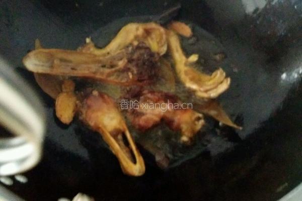 黄豆炒鸭肉的做法图解4