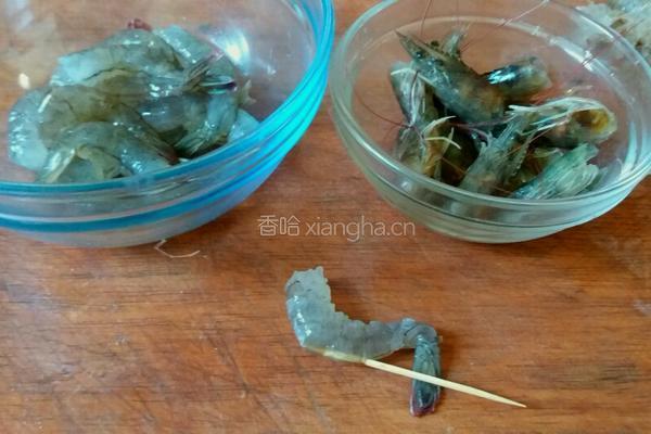 虾仁鸡蛋面的做法图解1