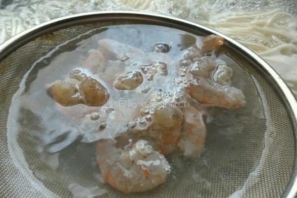 虾仁鸡蛋面的做法图解7