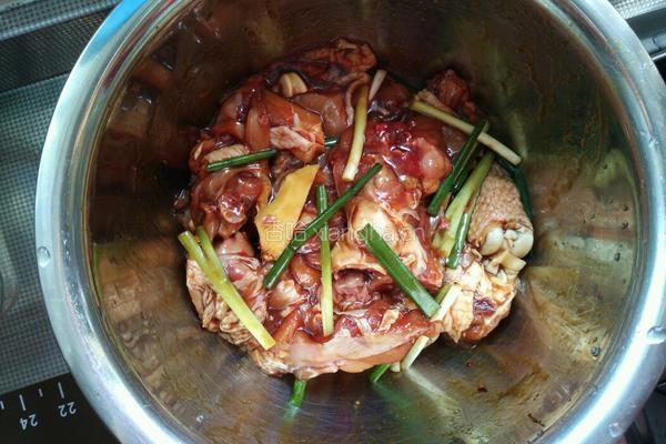香菇蒸鸡腿的做法图解3