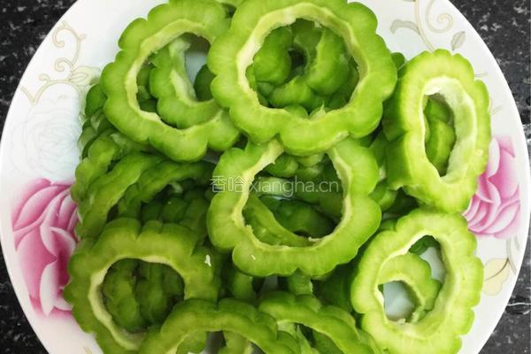 蛤蜊苦瓜清火汤的做法图解3