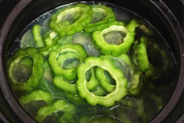 蛤蜊苦瓜清火汤的做法图解6