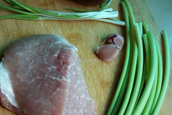 蒜苔肉丝的做法图解1