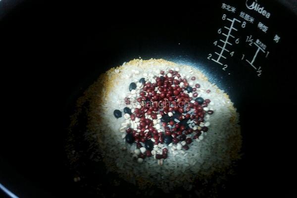 红豆薏仁粥的做法图解2