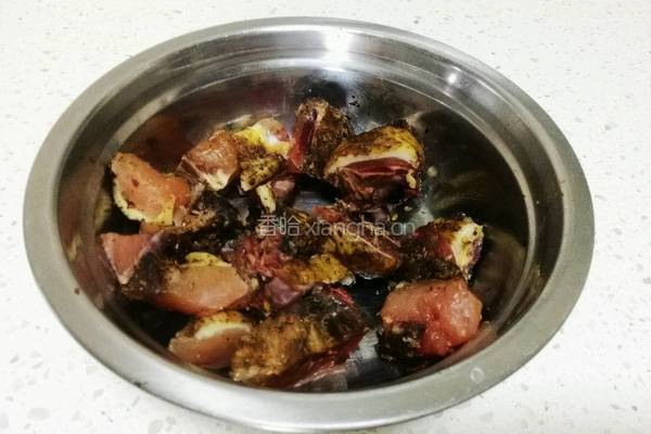 土豆焖鸡的做法图解1