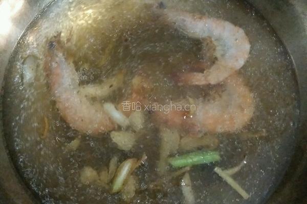丝瓜大虾面条的做法图解4