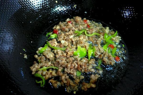 肉末炒茄丝的做法图解3
