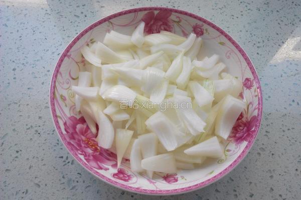 洋葱炒肉的做法图解1